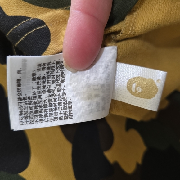 A Bathing Ape BAPE 1st Camo One Point Tee T-shirt Medium Yellow Logo Streetwear - Picture 8 of 9